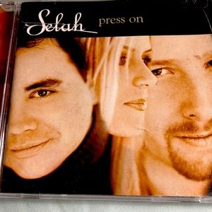 Cd used but in good condition but there’s a little scratch on the front